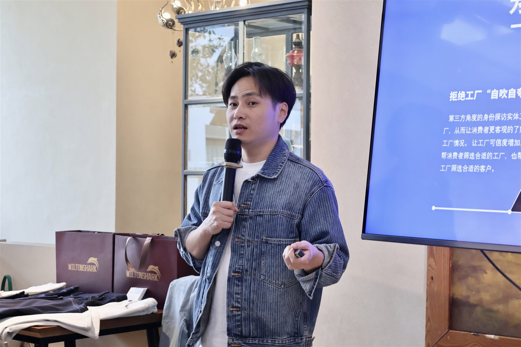 大强进行工厂短视频培训分享
